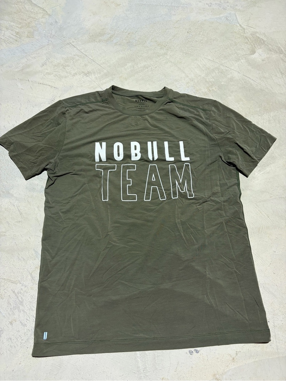 NOBULL team Olive Graphic Short Sleeve T-Shirt large